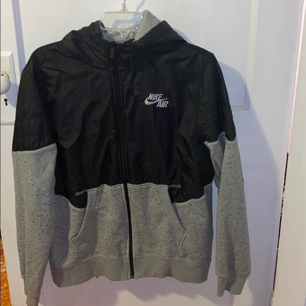 grey and black nike windbreaker